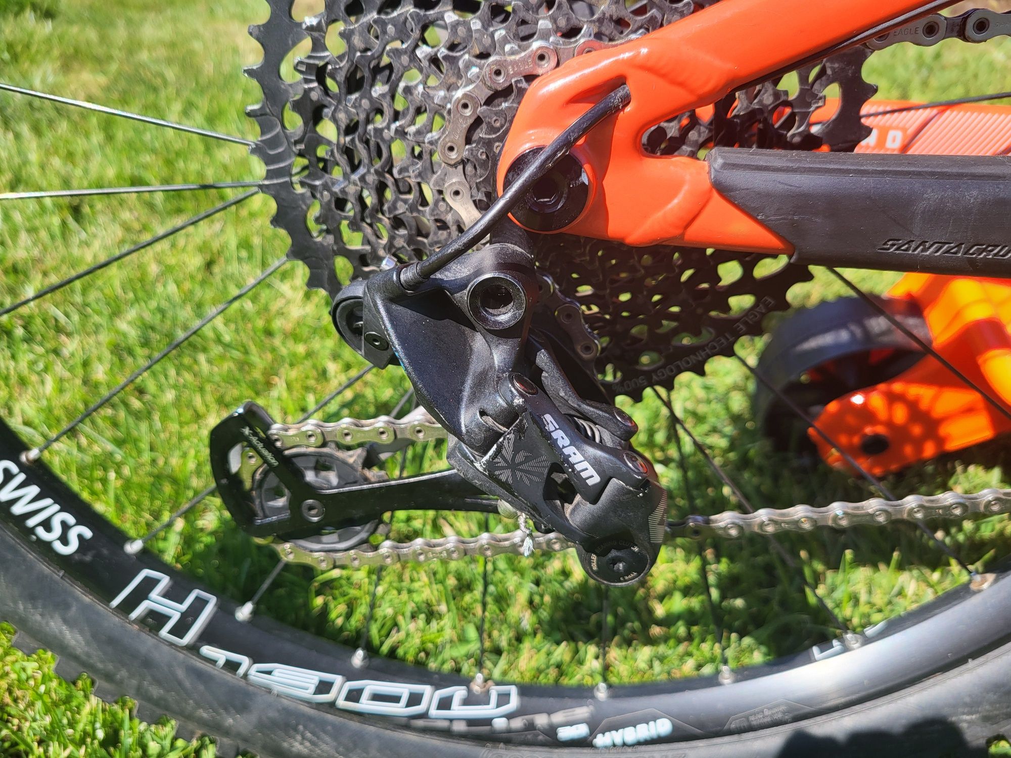 Vând bicicleta Santa Cruz Nomad AL , mărimea M , 27.5 , culoare porto