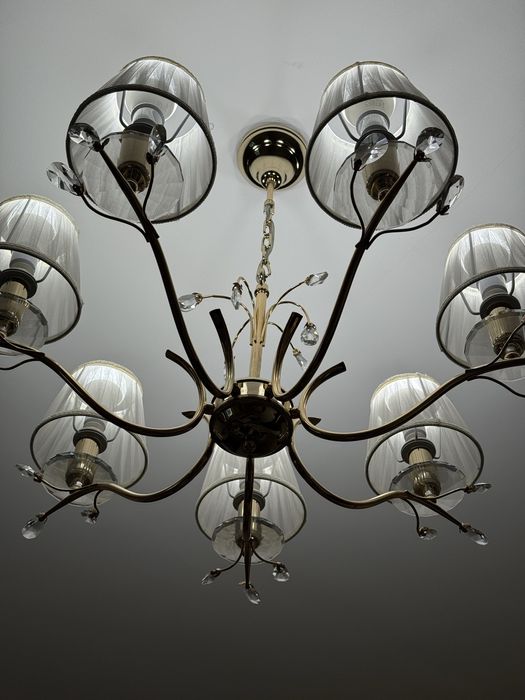 Очень красивая люстра.