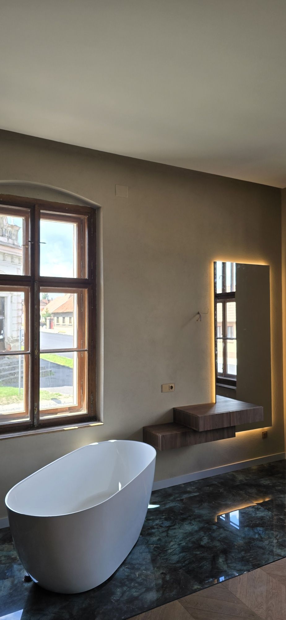 Mobila la comanda  apartamente ,case ,birouri,