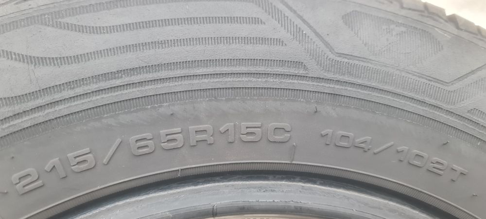 Doua anvelope M+S 215 65 15C