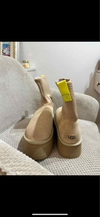 Vand diferite modele de ugg uri si moon boots!!