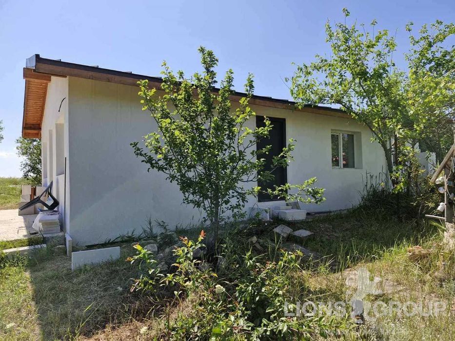 Къща с двор в м-т Боровец, гр. Варна – 126 990 €