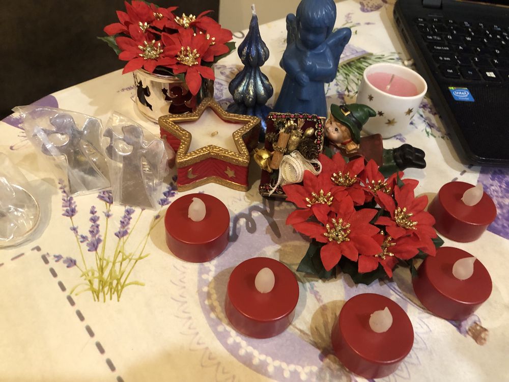 Коледни декорации / свещи и свещници
