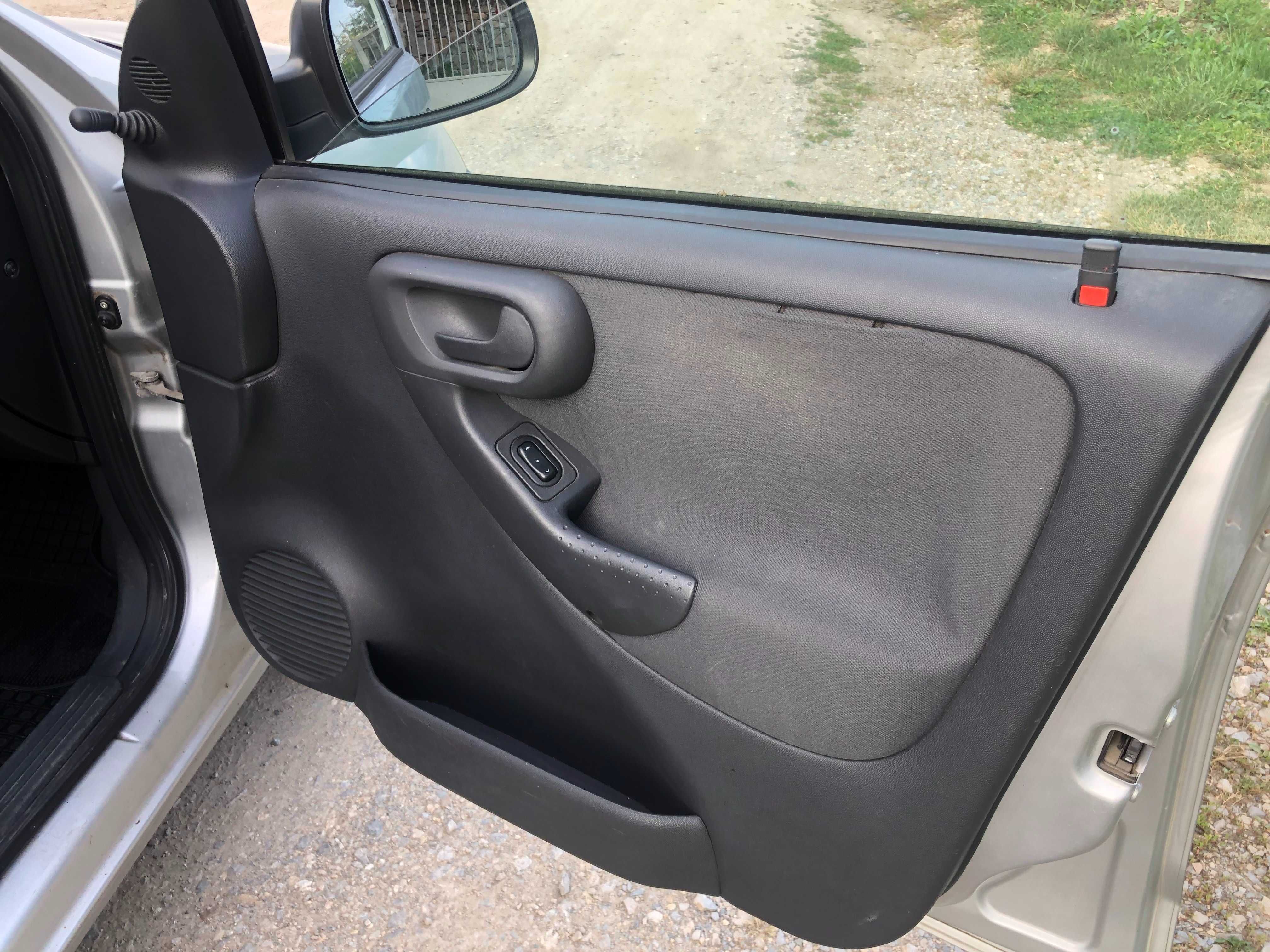 Opel Corsa C 1.2 2002г. Бензин