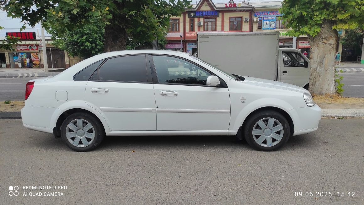 Lacetti 163.000km yurgan toza butun