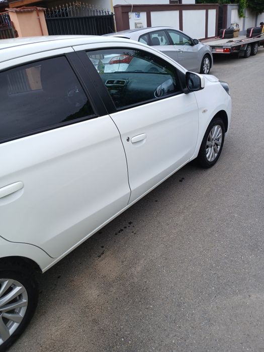 Vând mitsubishi 1.2