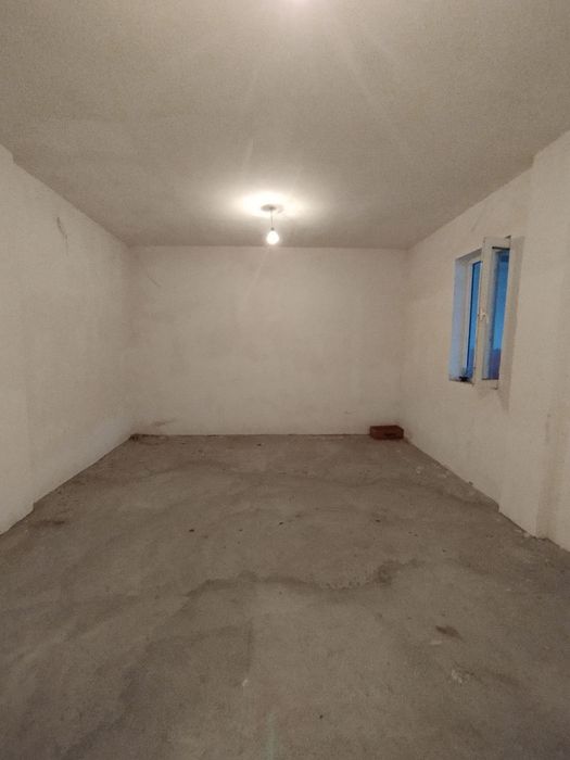 Мажнунтол махаллада 3 соток 2 хонали ховли сотилади. Ориентир Пост ГАИ