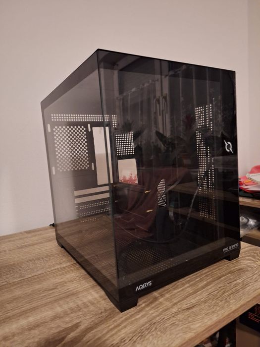 Vând Carcasa Gaming tip Acvariu AQRYS