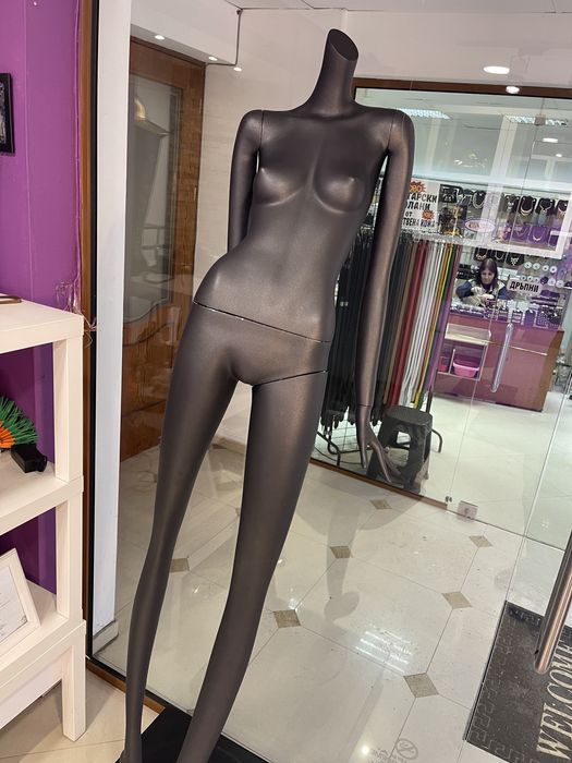 Екстравагантни манекени за дрехи- марка Ofaya