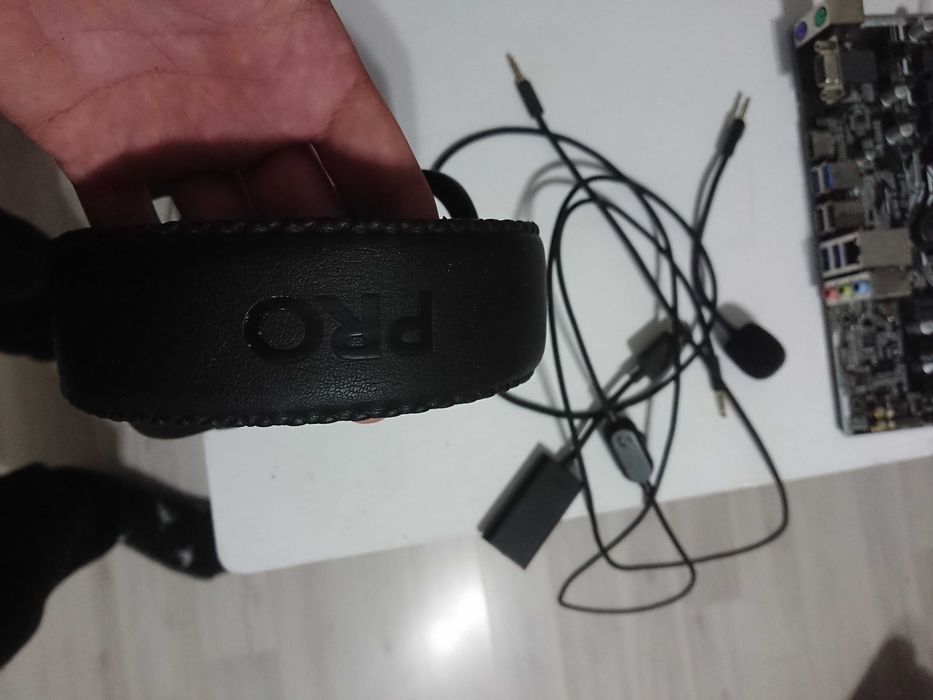 Продавам Logitech Pro X – пълен комплект