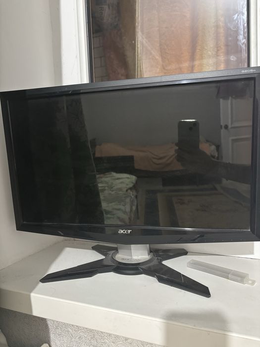 Монитор, 2 клавиатуры, мышь