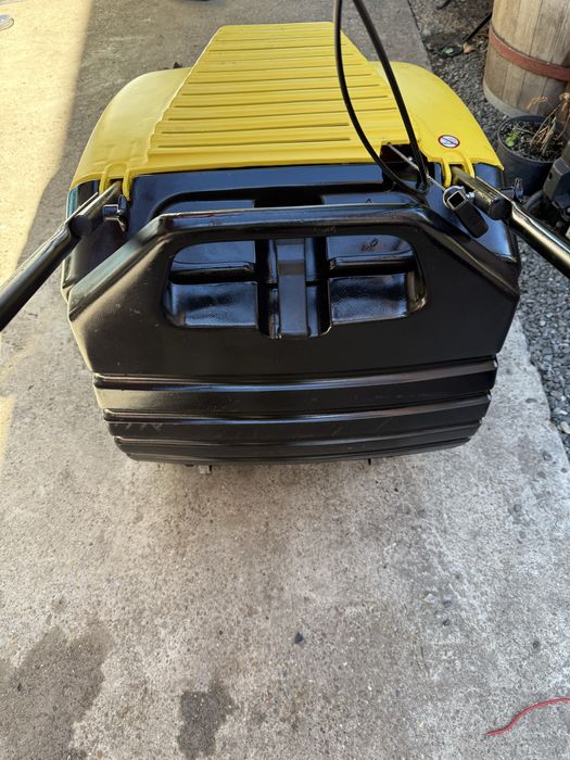 Aspirator curte karcher KSM 750 B Mătură benzina Măturatoare