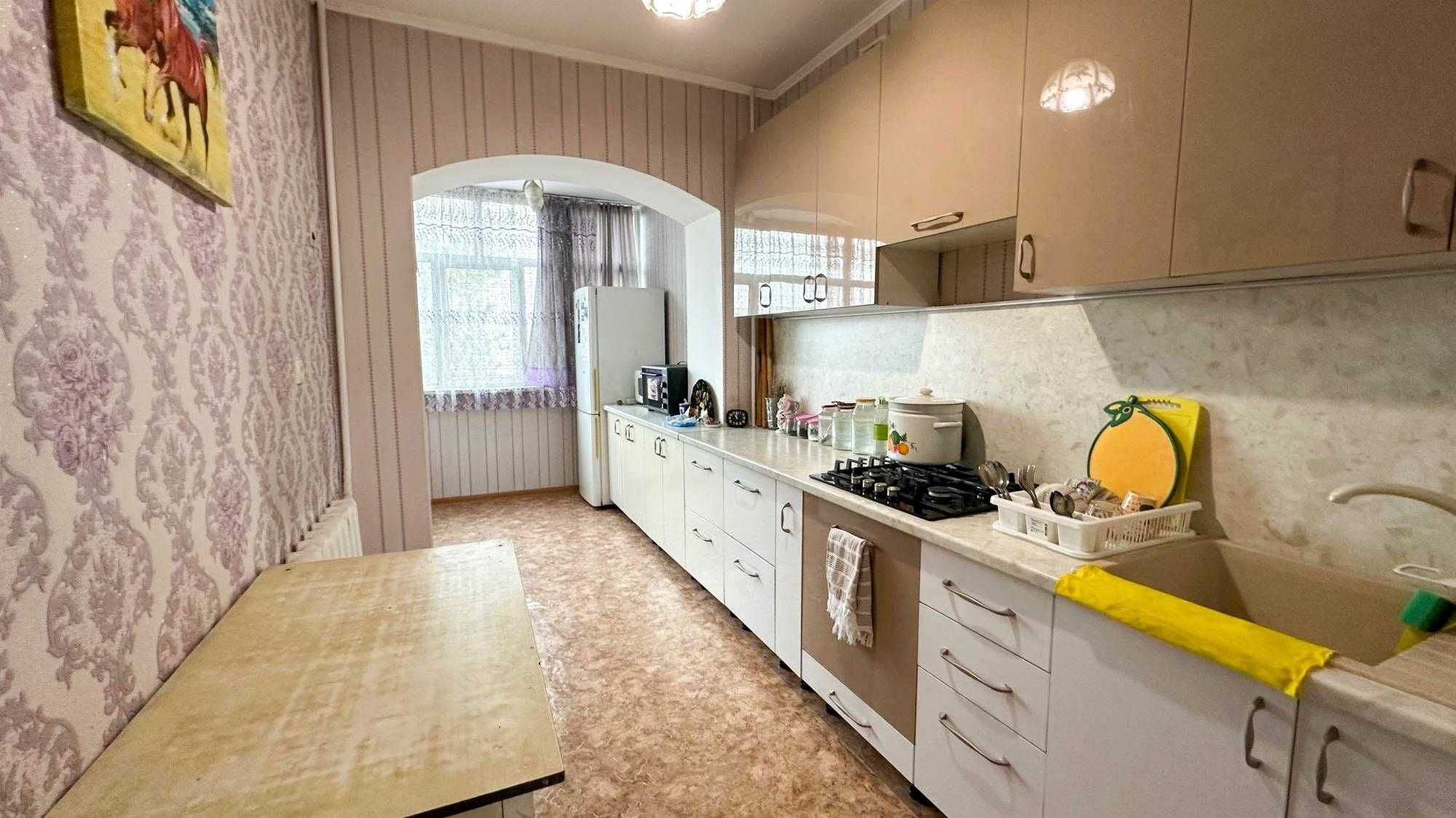Продам 3 комнатную квартиру в мкр Жастар Айман Империя
