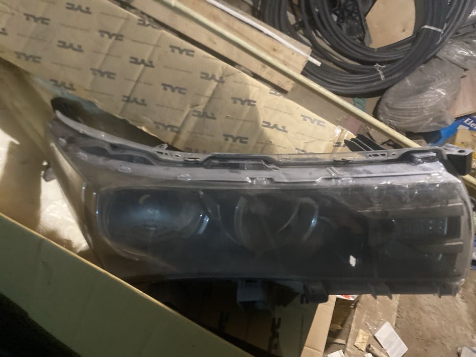 Продам фару на тойоту королу