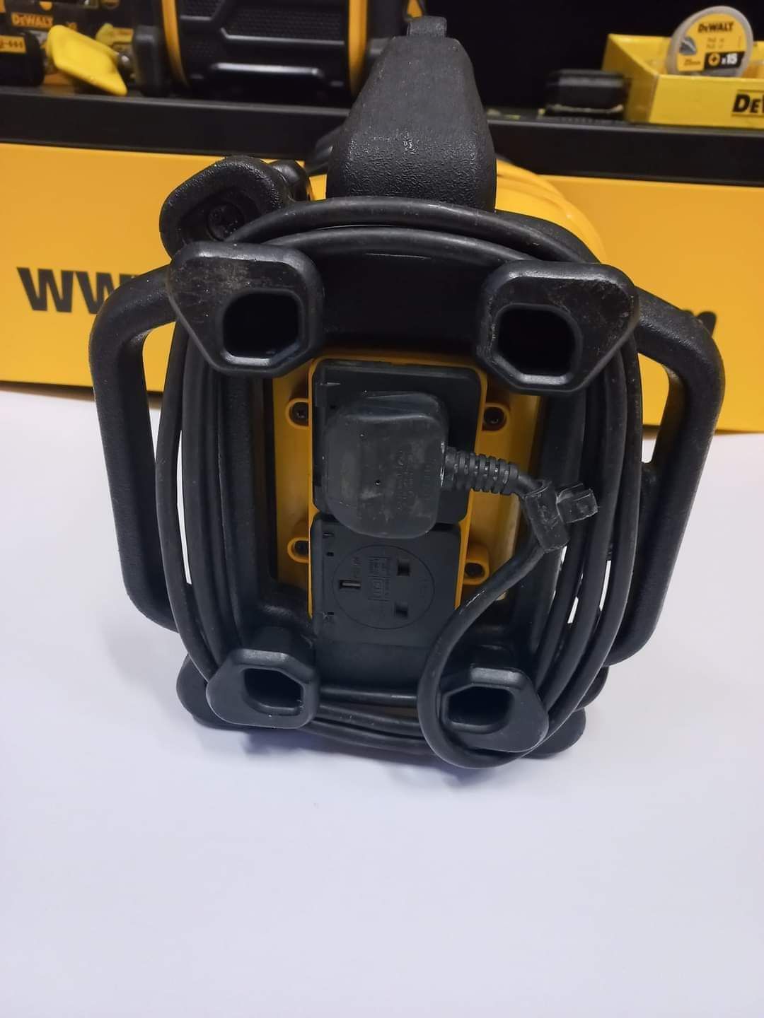 Акумулаторно радио Dewalt DCR017