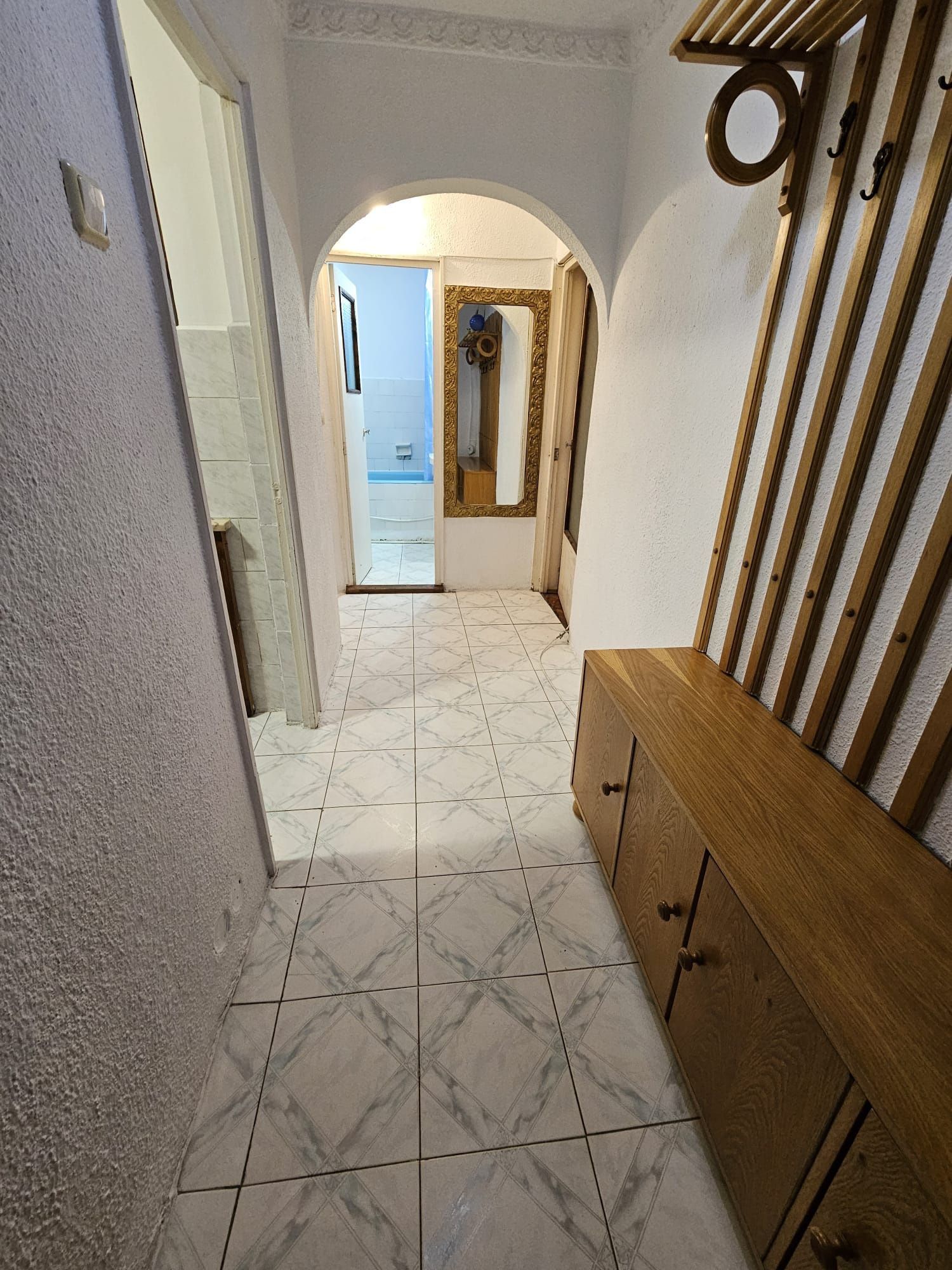 Vind apartament cu doua camere în micro 17