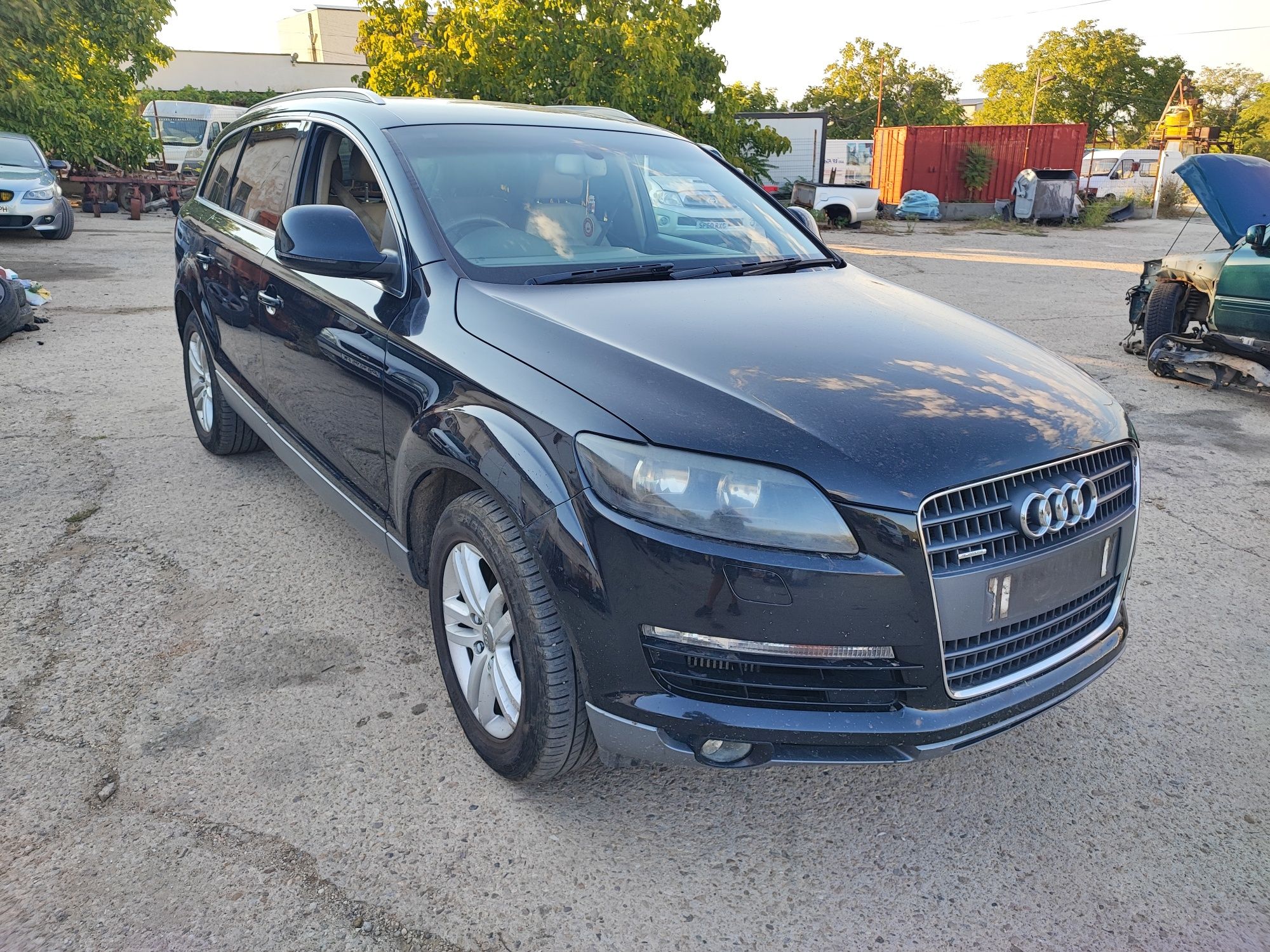 Audi Q7 3.0TDI 233к.с. на части