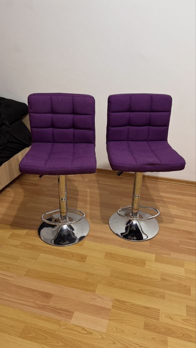 Scaune de bar reglabile pe înălțime stare foarte bună