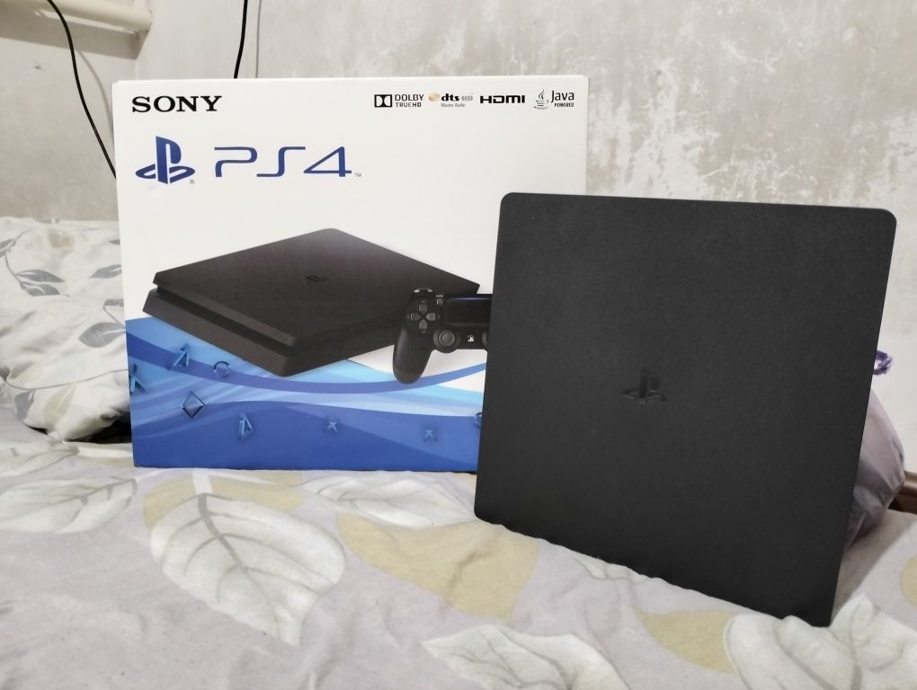 Продам PS4 Slim 1TB SSD
