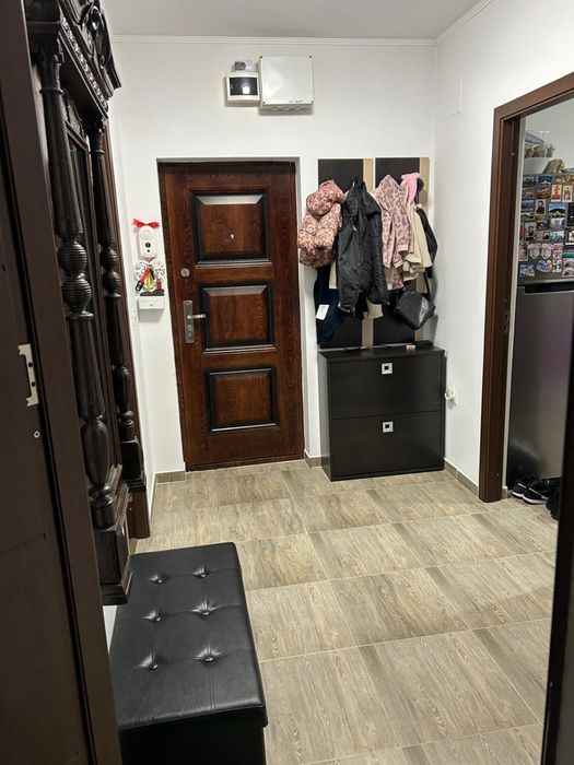 Vand apartament 2 camere total decomandat in ostroveni langa nr 9