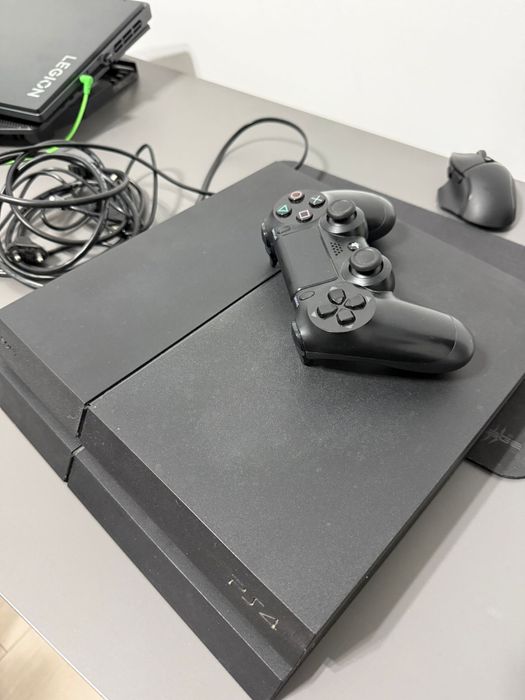 Vand PS4 cu capacitatea de 1TB
