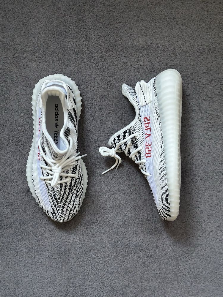 Adidas Yeezy 350 Zebra (CALITATE PREMIUM)
