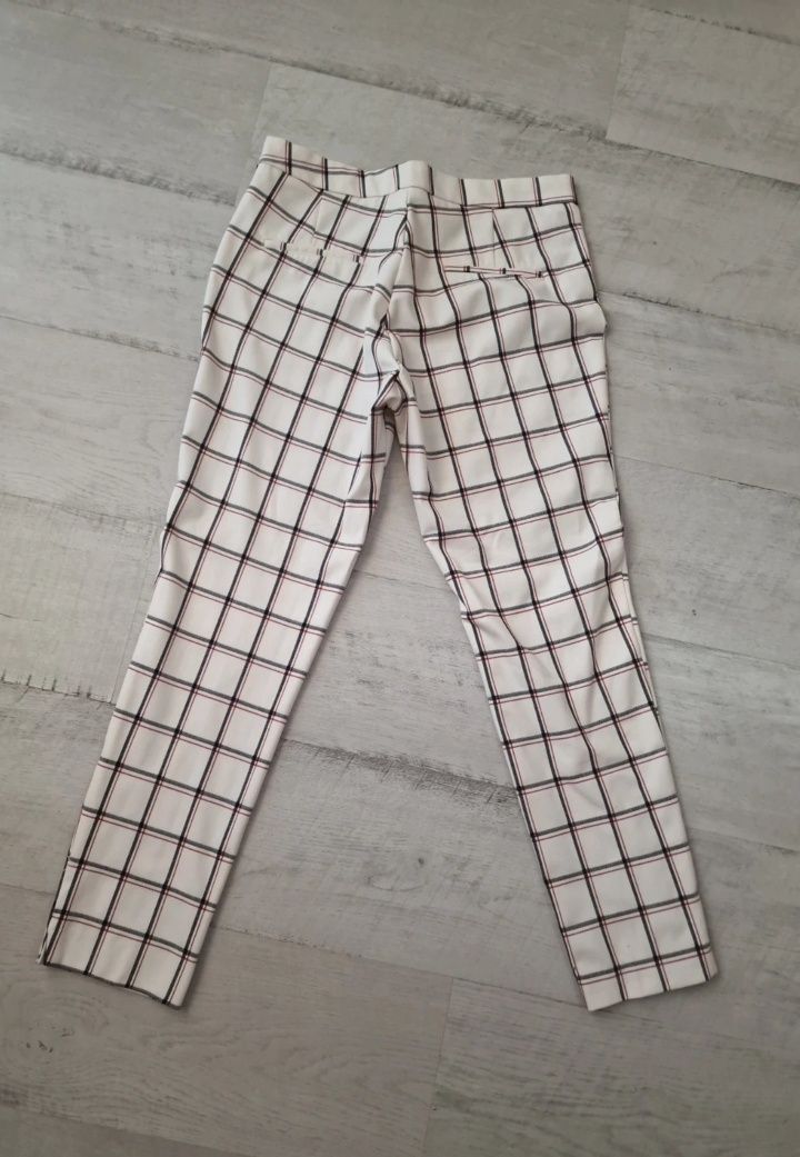 Vand pantaloni Stradivarius