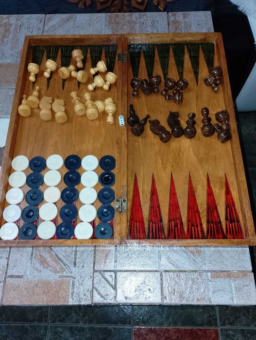 Шах-табла от соца 48/48 с дървени фигури и пулове