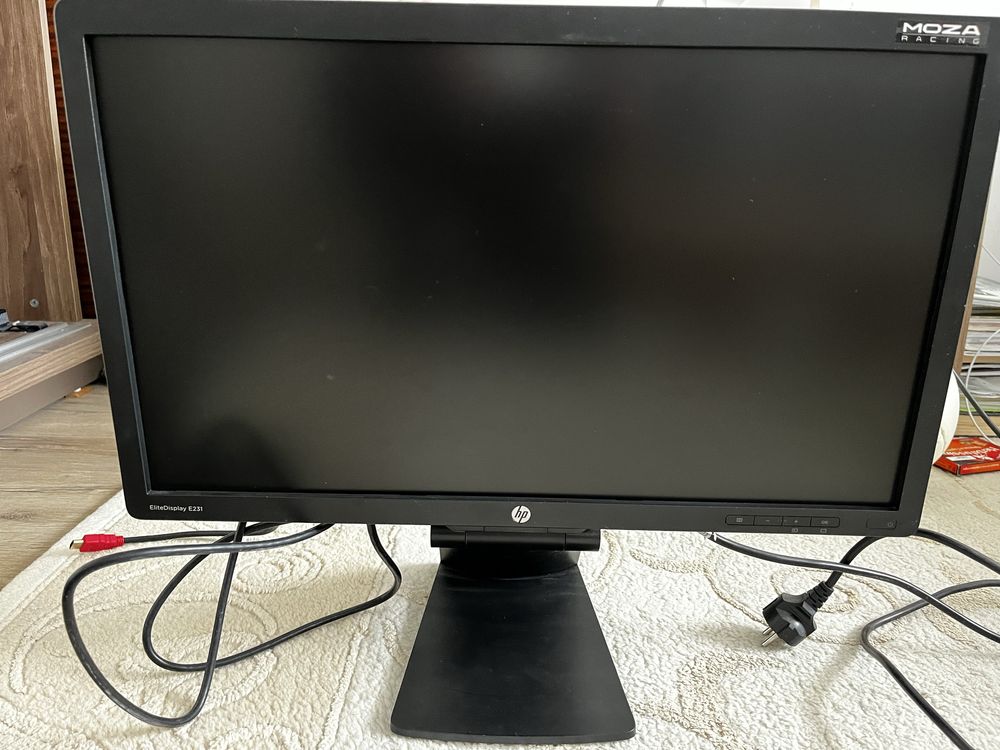 Продавам монитор HP E 231