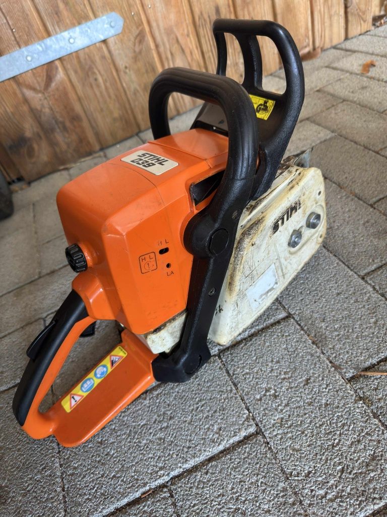 Vand Stihl 023 și un Stihl 039