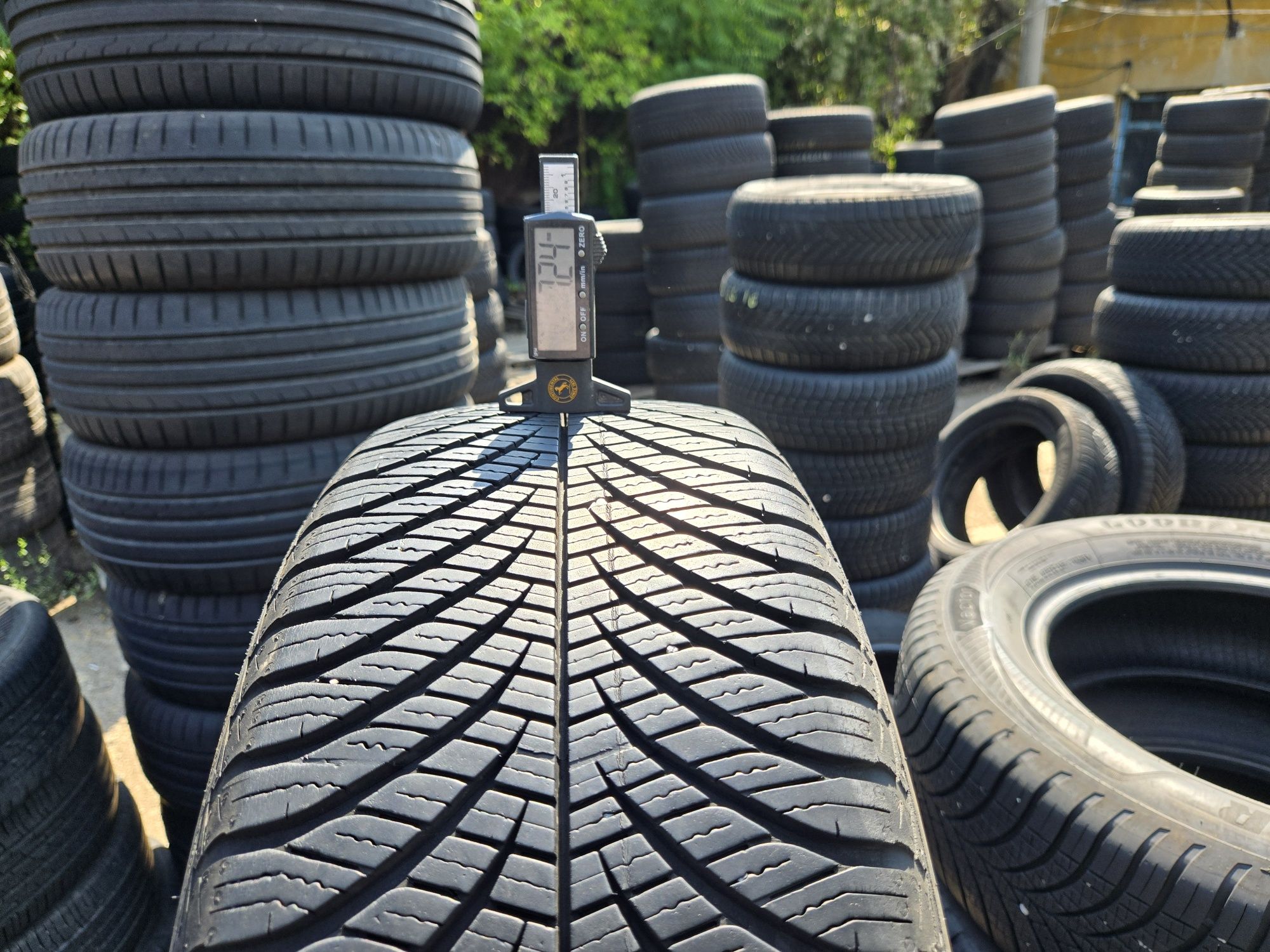 4бр. 205 55 16 Goodyear всесезонни.