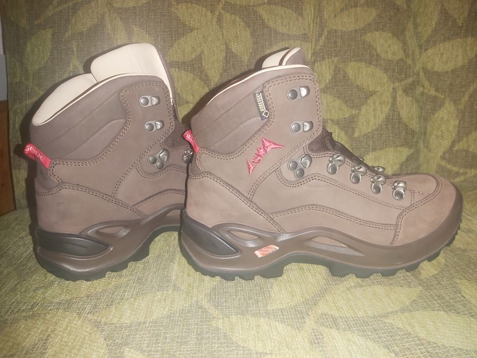 Дамски туристически обувки Lowa GTX