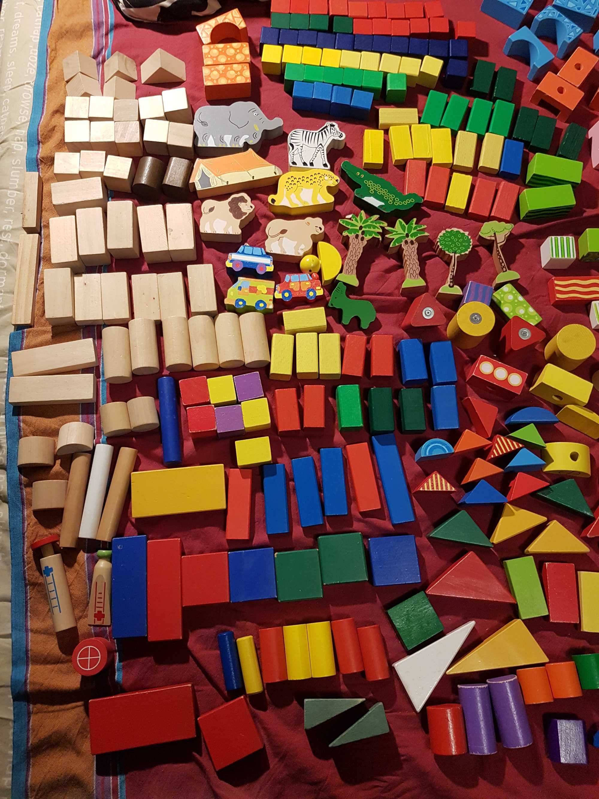 Joc 1 -5 ani  275 de piese din lemn diverse culori si forme