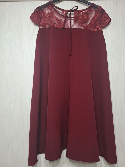 Rochie de zi culoarea visinie
