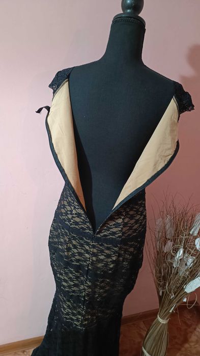 Rochie elegantă din dantelă neagră, lungă, tip sirenă