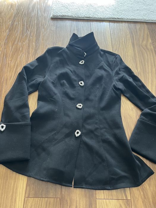 Черна блуза H&M.