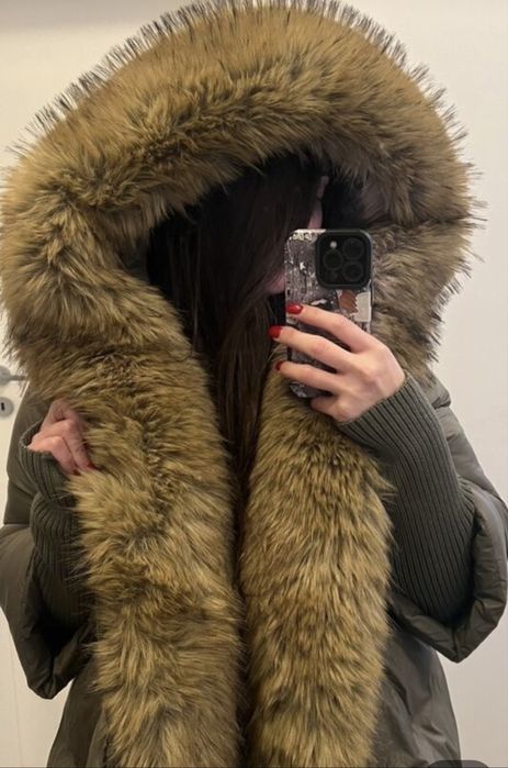 Дамско яке с богата яка от естесвена кожа