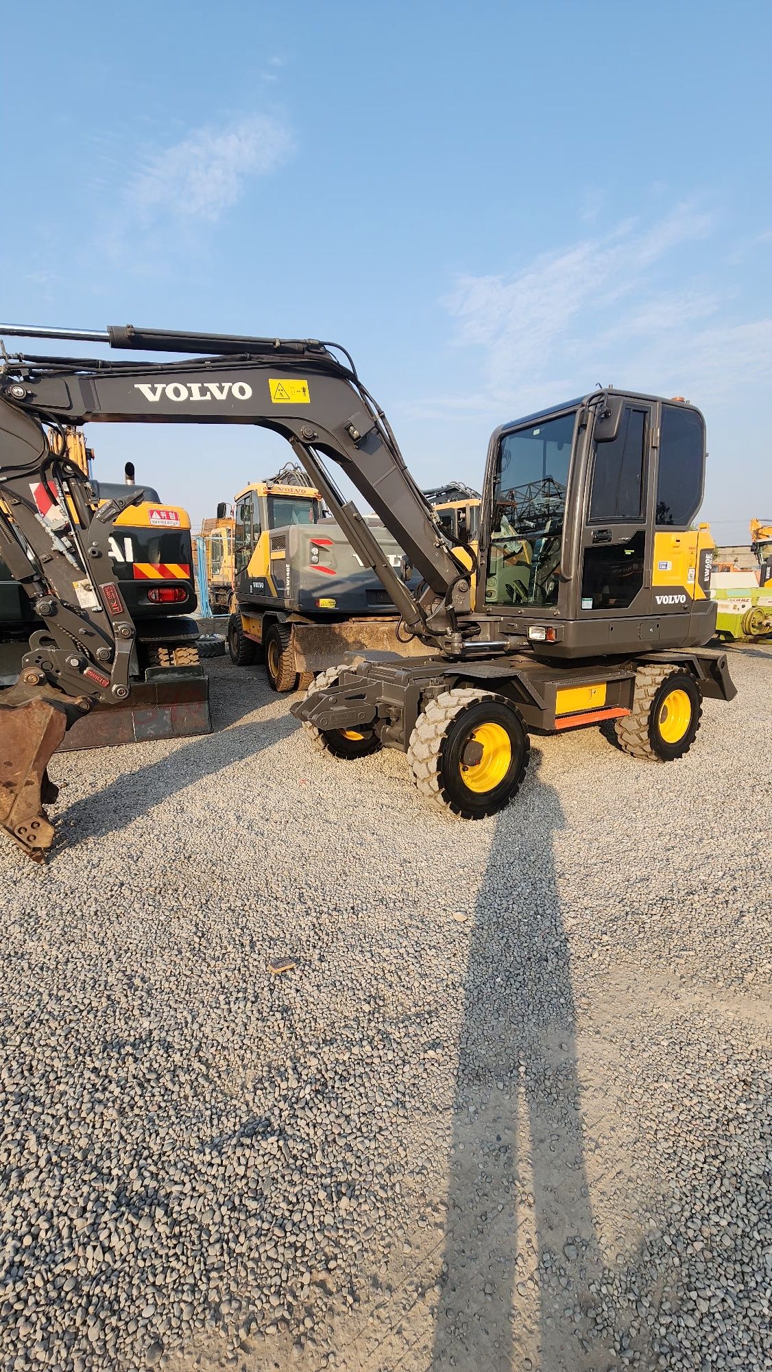 Ekskavator Volvo EW60E 2018 yil 8100 mochas sotiladi