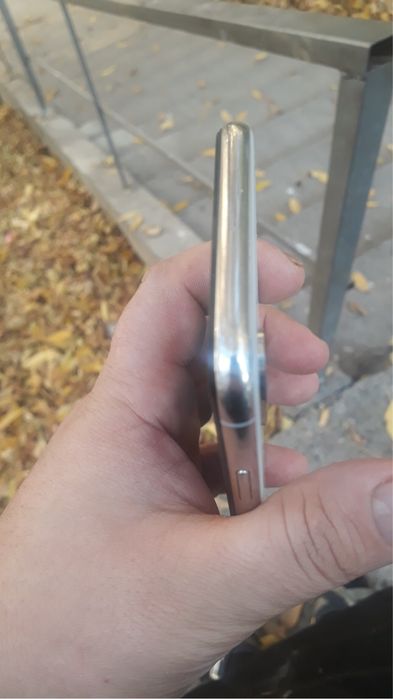 Iphone x 64 gbli silver ideal sastayanada srochna sotiladi