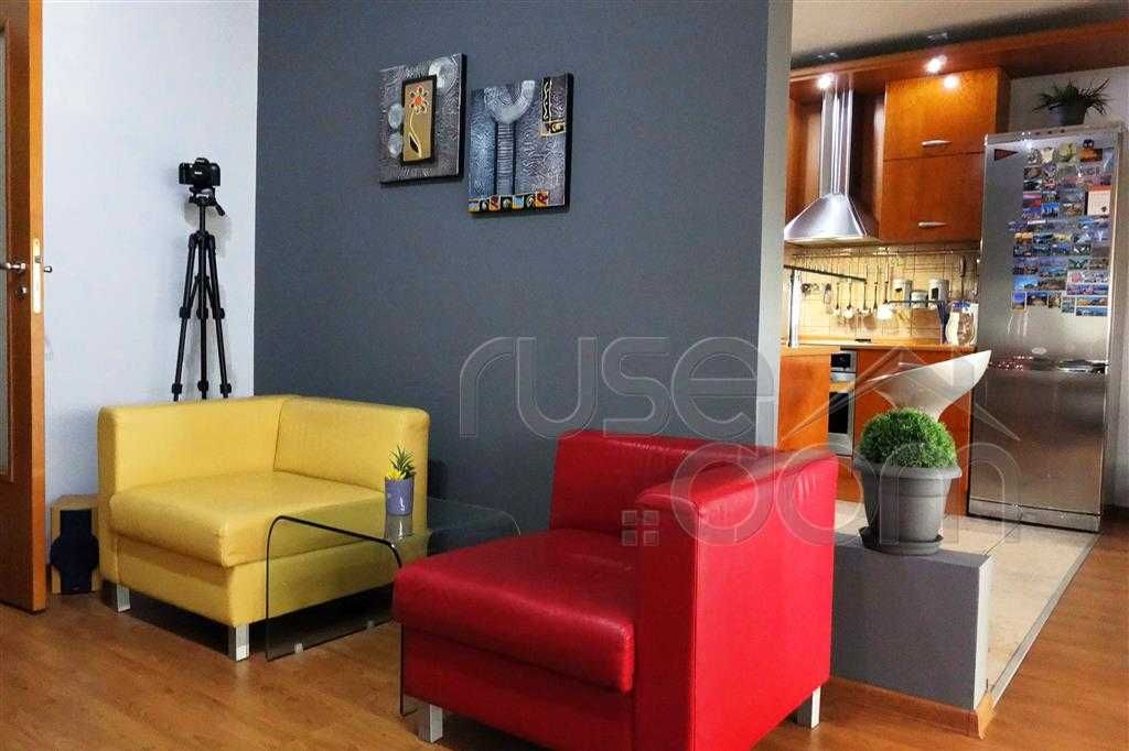 Продава се Тристаен апартамент в Русе, Алеи Възраждане - 98 кв.м за 1725 €/кв.м - Снимка #2