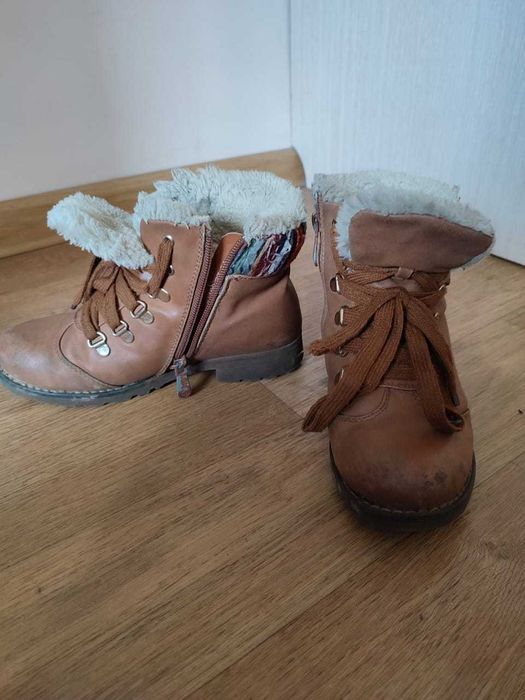 Детские зимние ботинки разные