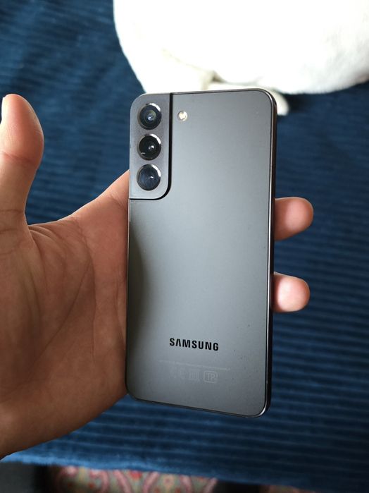 Продам Samsung galaxy s22 8/256gb