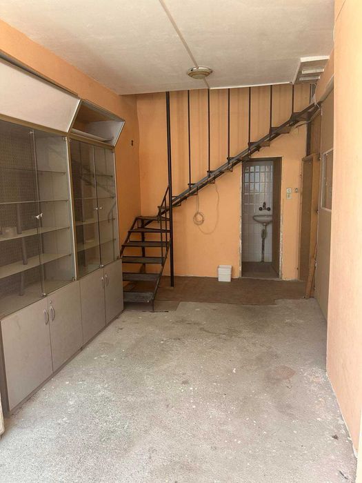 Продава индустриален имот