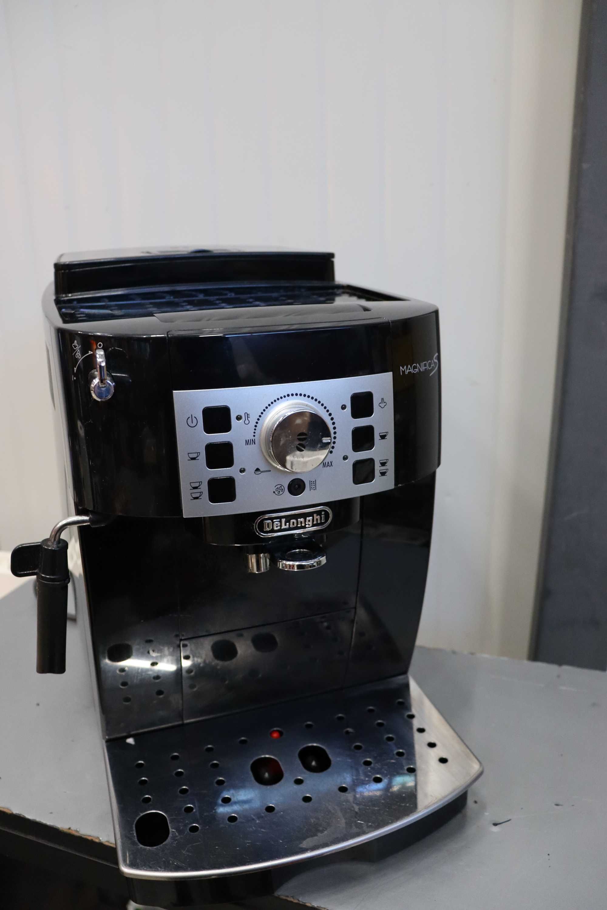 De'Longhi Magnifica S ECAM 22.110 автоматична кафемашина с разпенител
