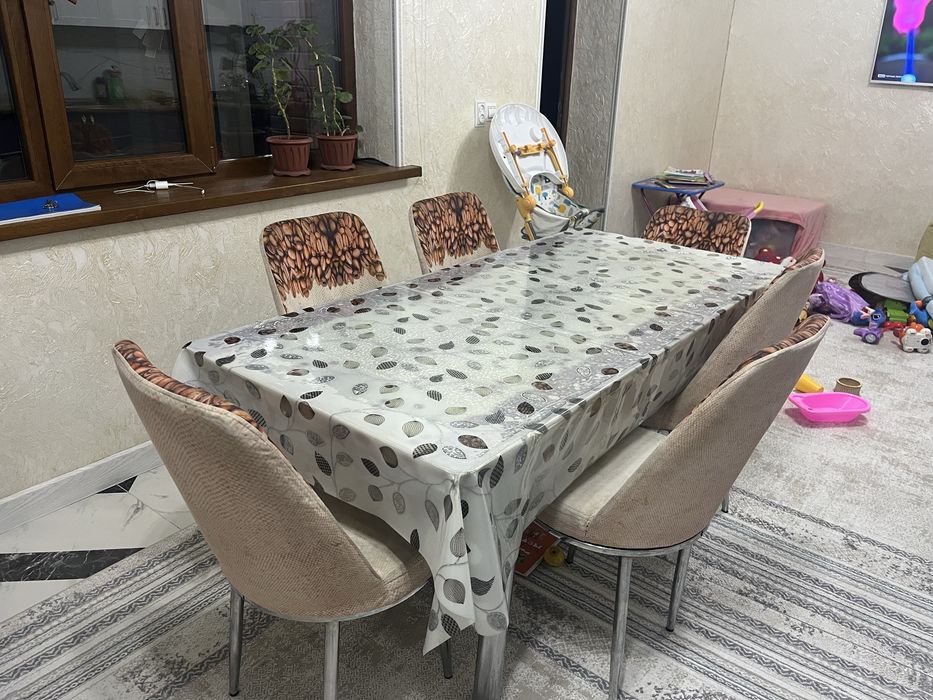 Продам стол и стулья  кухонный