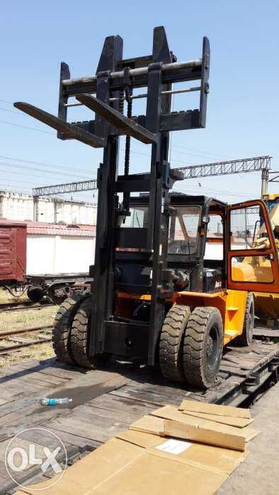 кара . forklift. вылочное погрузчик . автокара