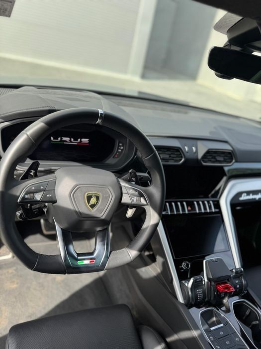 Lamborghini Urus variante schimb auto