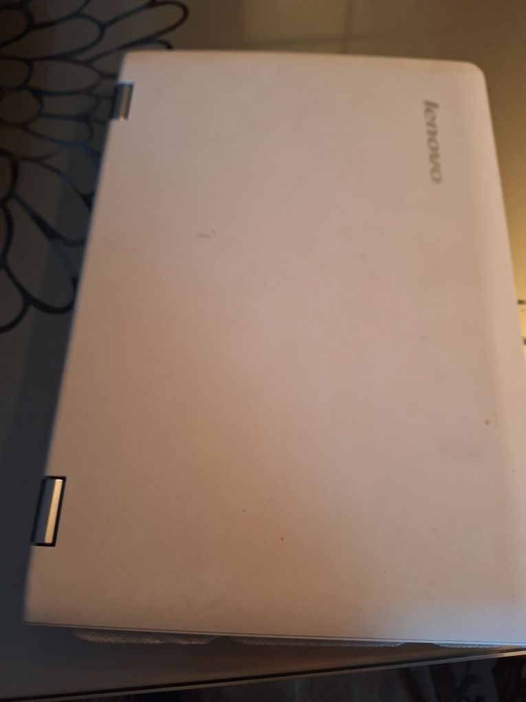 Ноутбук Lenovo белый