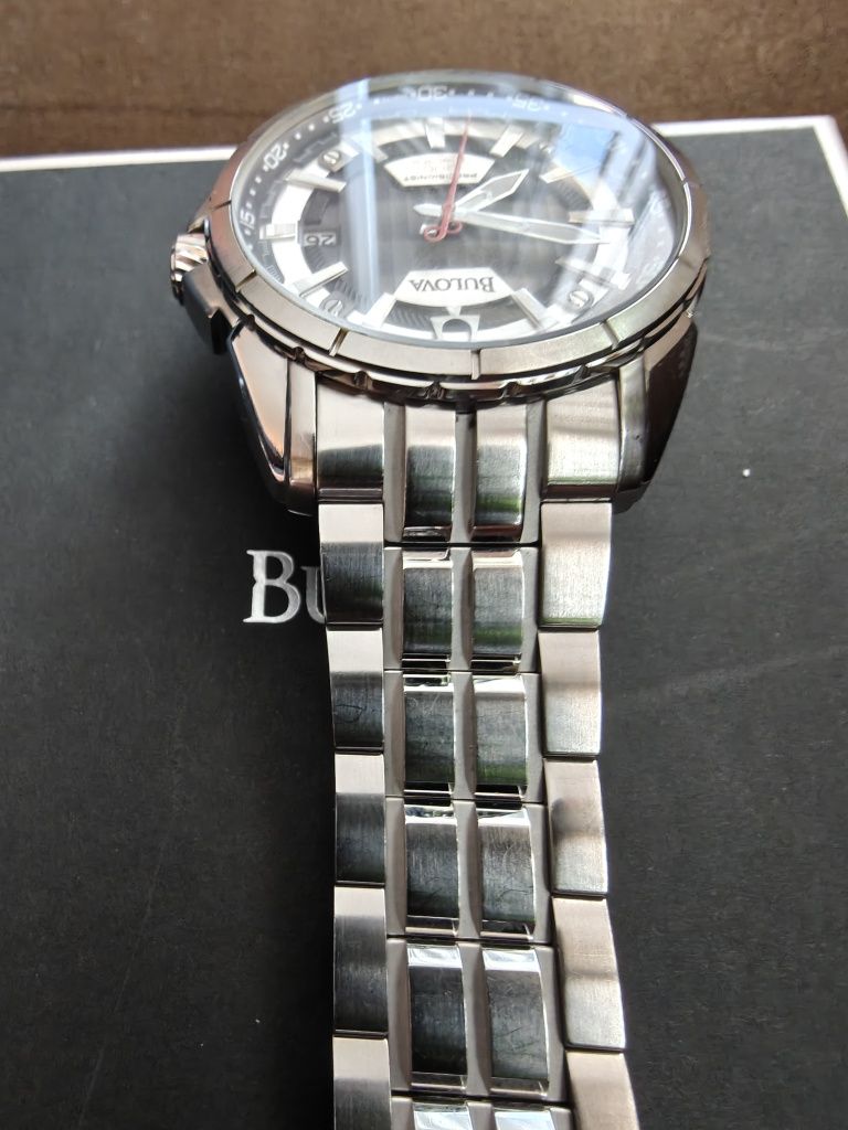 Bulova Precesionist 200m.