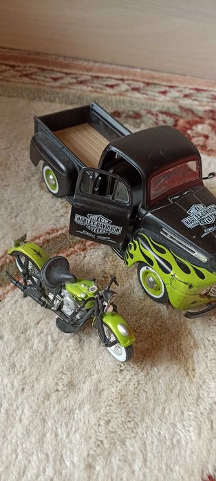 Камион и мотори Харли Дейвидсън